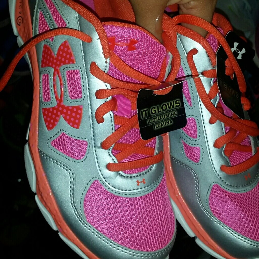 New under armour 6.5y or 8 womens